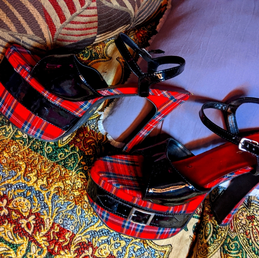 VINTAGE pleasers heels 7inch black and plaid goth